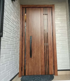 玄関ドアカバー工法